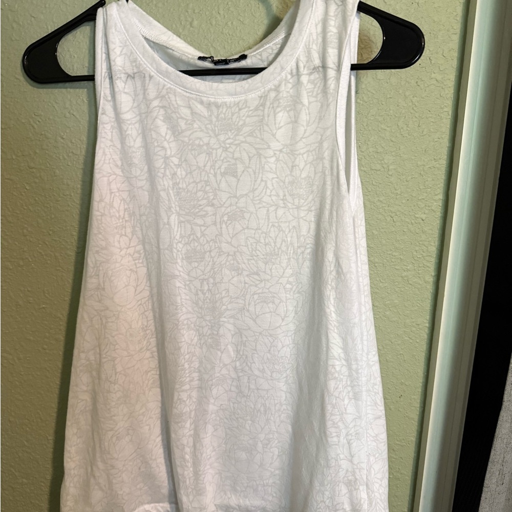 Zobha White Floral Tank Top